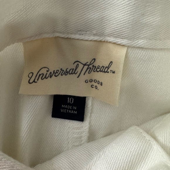 Universal Thread White Cargo Shorts Relaxed Fit - Picture 4 of 4